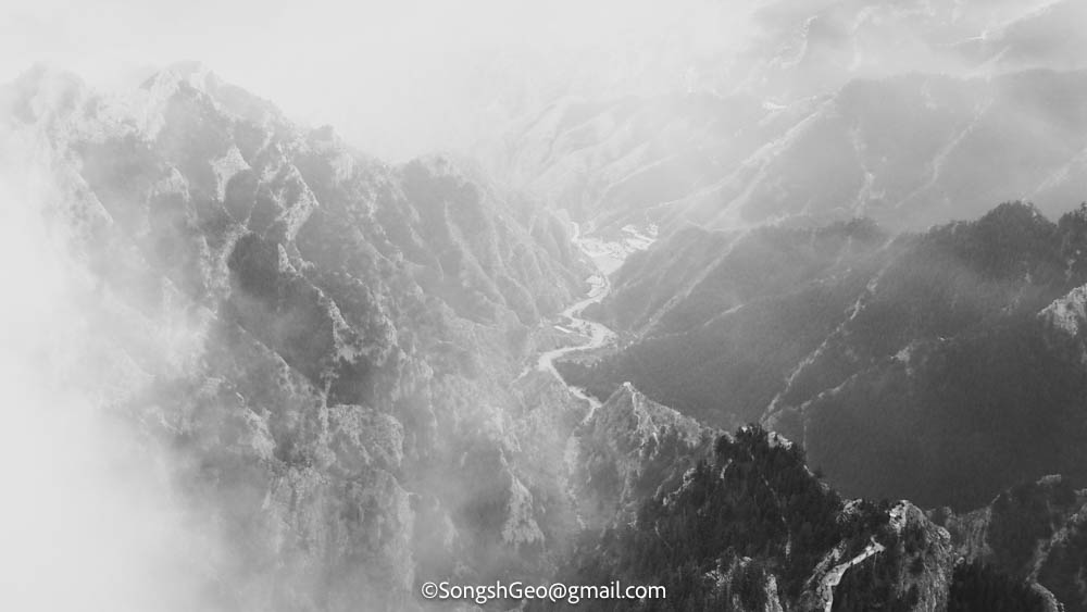 来自贺兰山顶的俯拍